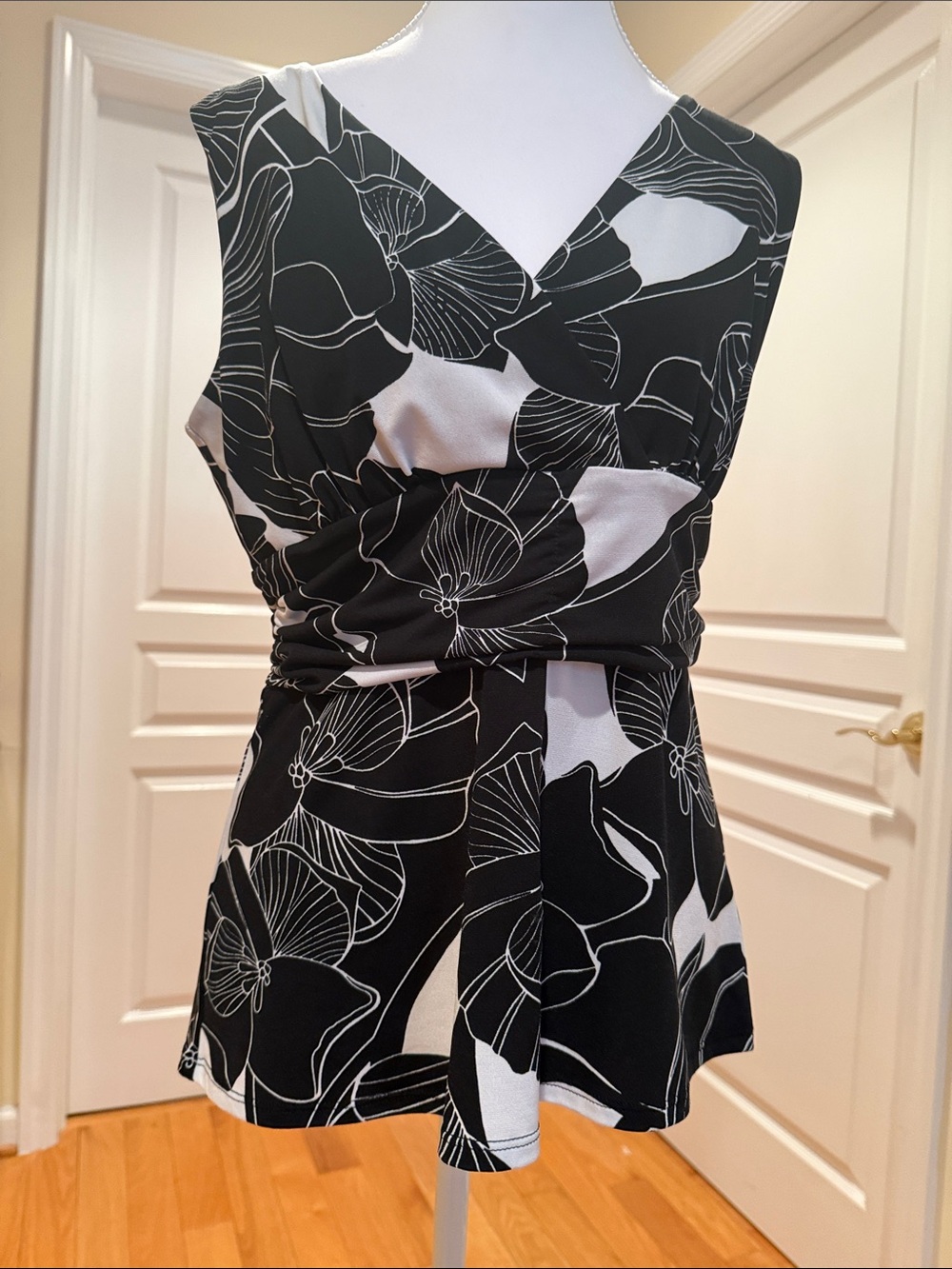 White House Black Market Black and White Floral Top